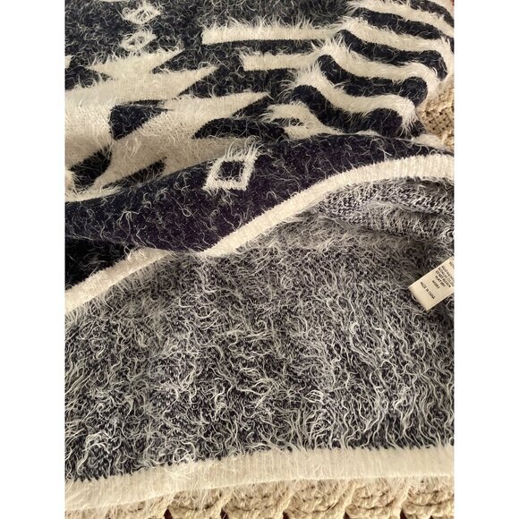 Cecico Womens Aztec Pattern Eyelash Sweater Large Southwest Black & White - Picture 6 of 13